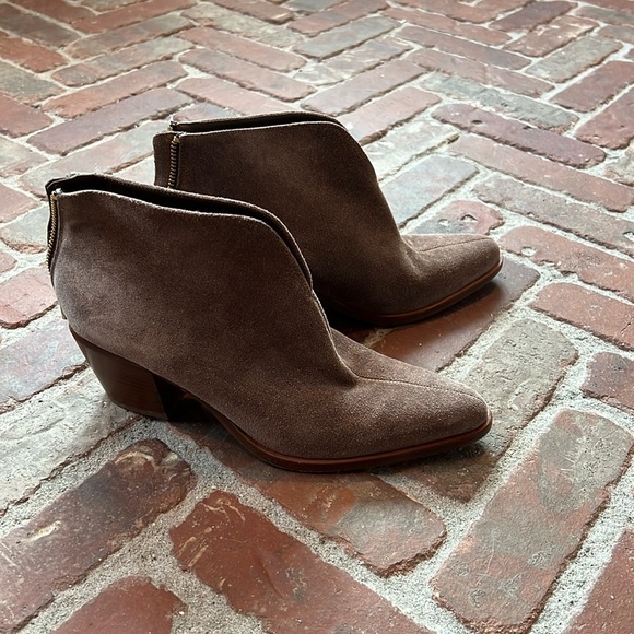 Vince Made in Italy Havana Notch Suede Ankle Boots - Picture 2 of 8